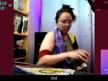 CypurrのBongacamsでライブポルノ配信