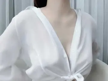 MieChanのBongacamsで今すぐ視聴可能なセックスカム