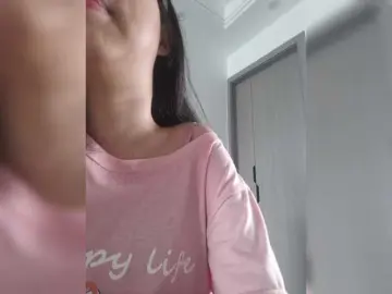 Selinababy99のBongacamsで今すぐ視聴可能なセックスカム