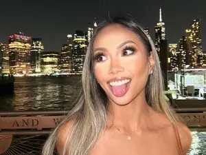UrBabyGirlのMyfreecamsでライブセックス映像