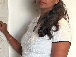 IndiannLailaのStreamateで人気のアダルト配信