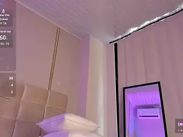 Heicy_のStripchatで今すぐ視聴可能なセックスカム