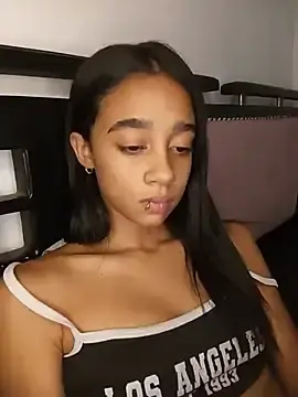 Zoe_Sweett18のStripchatでライブセックス映像
