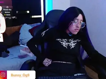 Bunny_OのStripchatでセックスチャット
