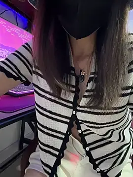 UL11のStripchatでプライベートチャット