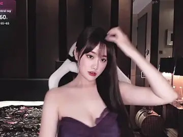 Aurora_-77のStripchatで人気のアダルト配信