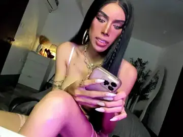 GuinevereBaroqueのStripchatでセックスチャット