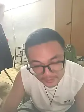 lililiwuwuwuのStripchatで人気のアダルト配信