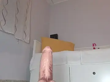 TinyMikaのStripchatでライブチャット