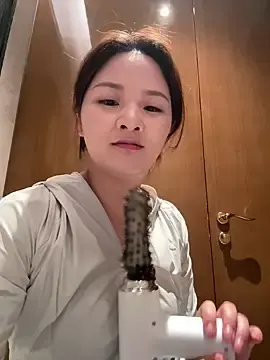 Mia-77のStripchatでアダルトビデオチャット