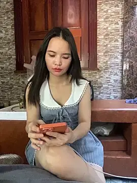 LiLi-Kirix99のStripchatで人気のアダルト配信
