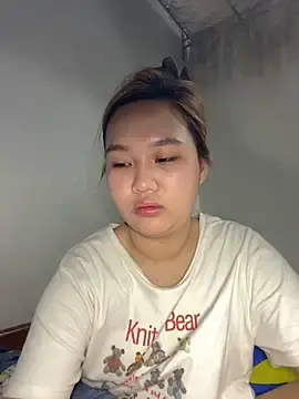 Almira6868のStripchatでプライベートチャット