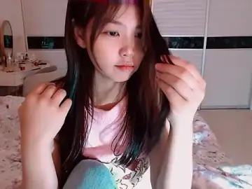 Miu1_girlのStripchatでプライベートチャット